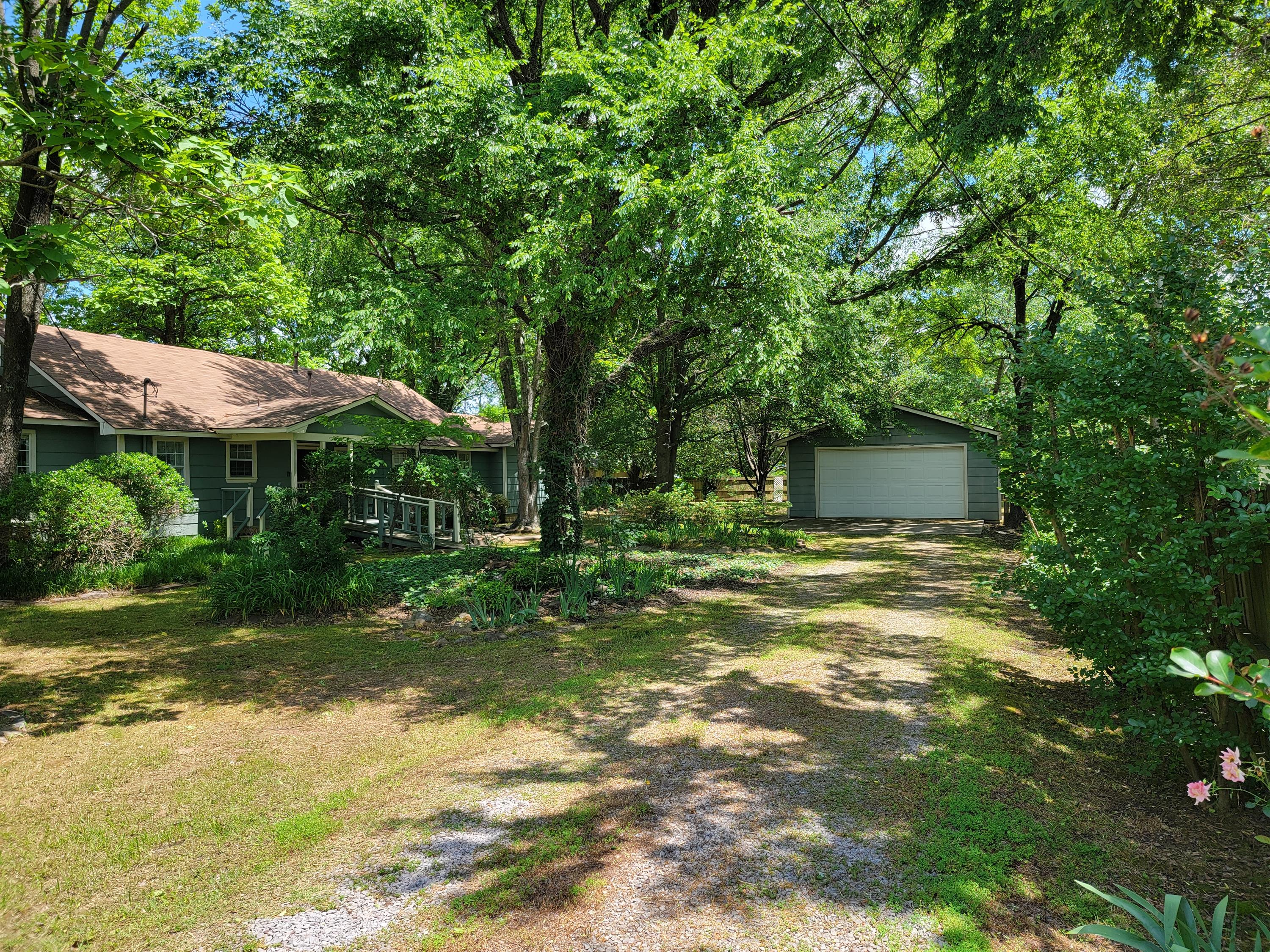 204 South Oak Street